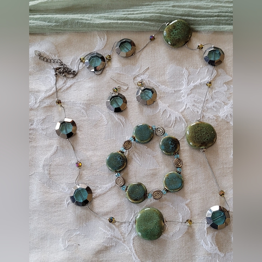 Necklace, bracelet and earring set